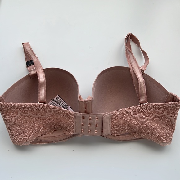 NWT Victoria’s Secret bra in 32DD - Picture 2 of 3